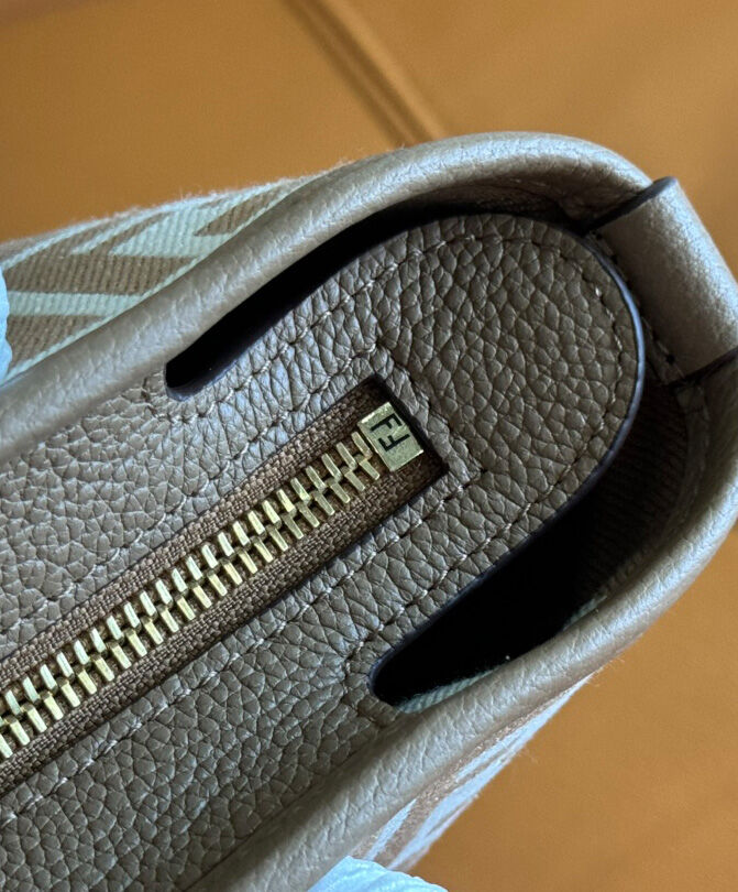 Fendi Mini Roll 8BS096